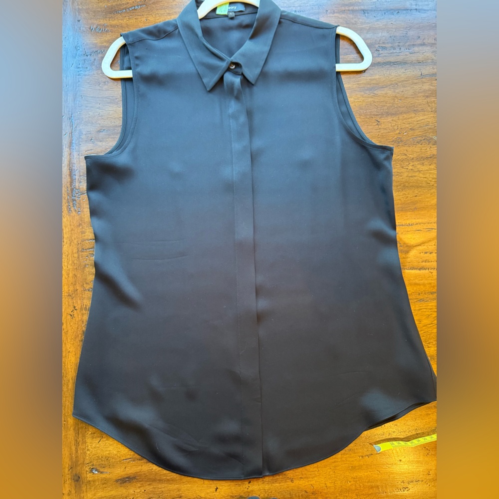 Theory Black silk sleeveless blouse 
EUC worn once